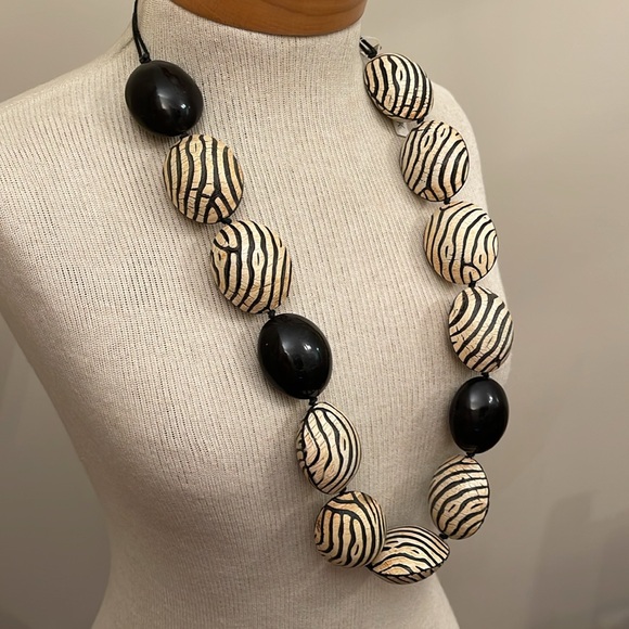 Boutique Style Manouk Large Seed Pod Necklace Zebra Strips Asymmetrical Design - Picture 11 of 16